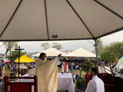 Missa em louvor ao Bom Jesus em Campo Mendes teve o PÃ¡roco SebastiÃ£o presidindo com liturgia da RÃ¡dio Campo Aberto